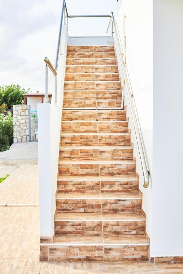 Nerida Beachfront Villas Plimíri Kültér fotó